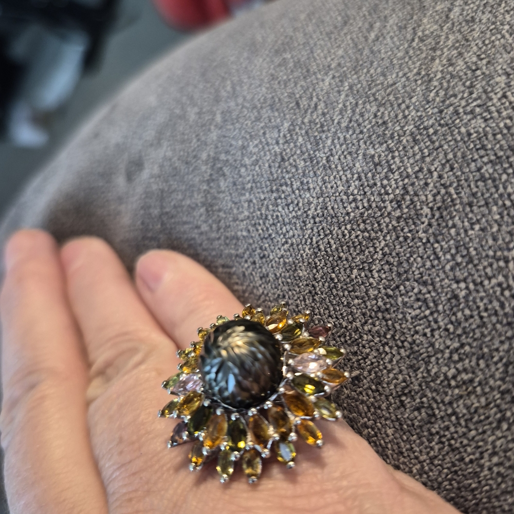 Elegant Sunflower Ring with Gold and Silver Accents